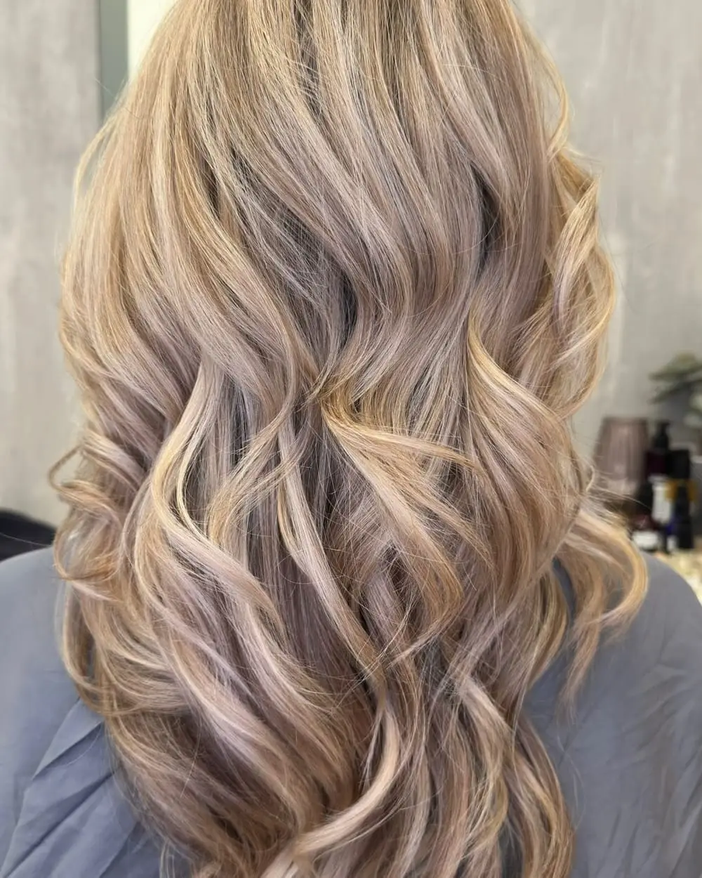Blond mit Wellen – Ergebnis aus dem Salon Comhair in Düsseldorf-Bilk