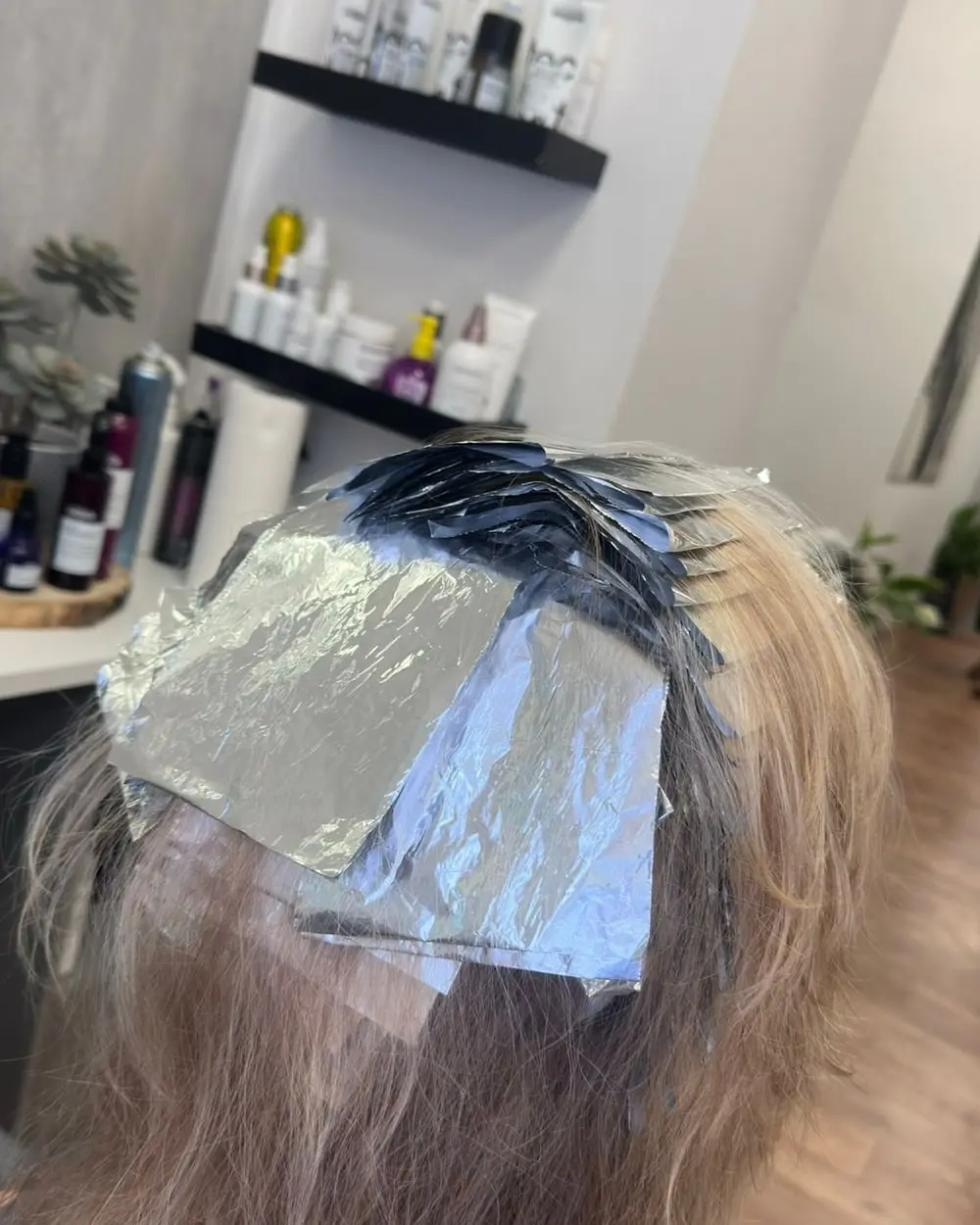 Zwischendrin: Folien – Ergebnis aus dem Salon Comhair in Düsseldorf-Bilk