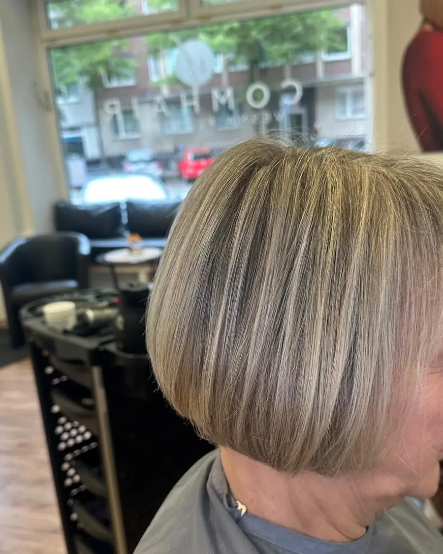 Graduierter Bob, am Fenster – Ergebnis aus dem Salon Comhair in Düsseldorf-Bilk